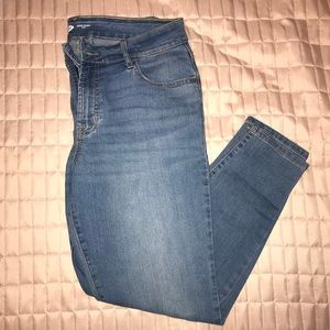 Super skinny ankle jeans